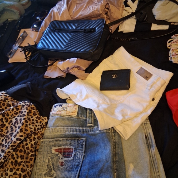 Clothing bundle. Satisfaction Guaranteed Brand name clothes and shoes - Picture 4 of 4